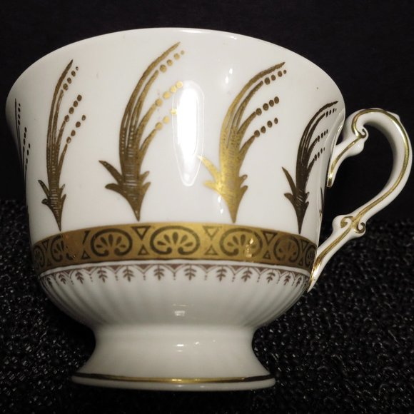 Foley Bone China Footed Tea Cup and Saucer 4806 White Gold Plumes E Brain & Co - Picture 5 of 7